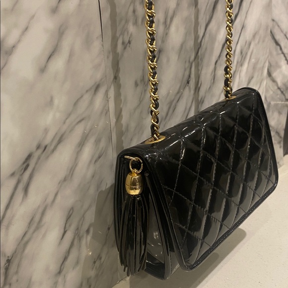 Small vintage  Italian black pattern leather bag with chain and crossbody - Picture 4 of 11